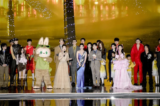 电影频道携手小红书《春天开幕式》，赵雅芝、何赛飞、刘亦菲等百位明星西湖启春-2