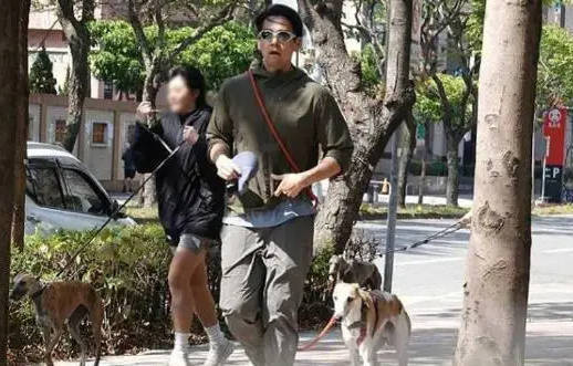 彭于晏新恋情传闻遭经纪人否认：“仅遛狗之交”-2