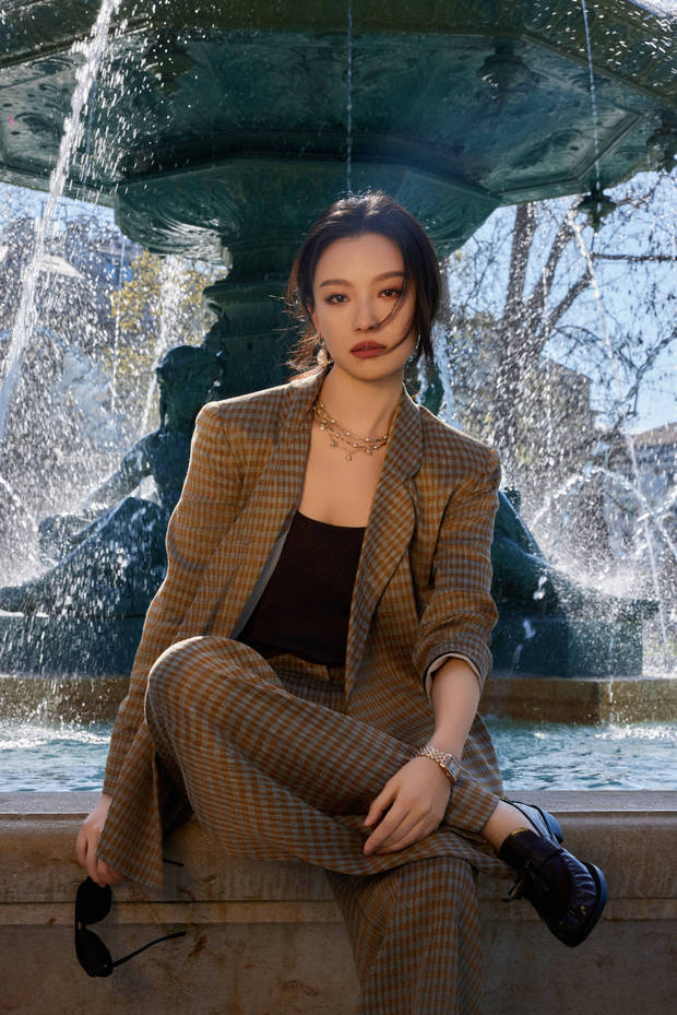 春日倪妮与玉兰花的邂逅，同框照尽显松弛美-4