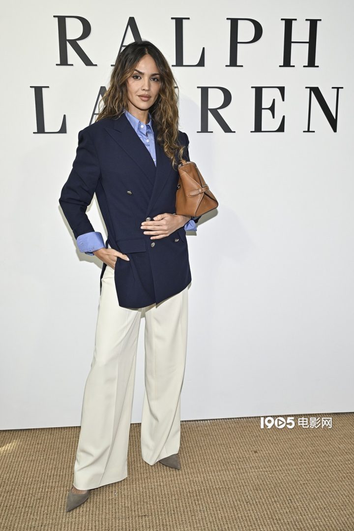 安妮·海瑟薇与林志玲“同框”，艾莎·冈萨雷斯也在场-2
