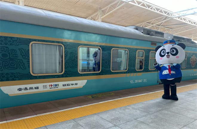 中国电影消费年启幕：《跟着电影去旅游》主题列车首发-1