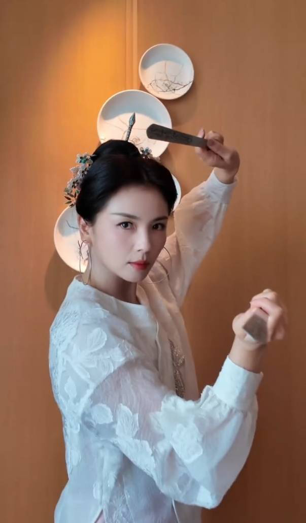 “福州三条簪”刘涛：侠女风范，眼神显坚毅-4