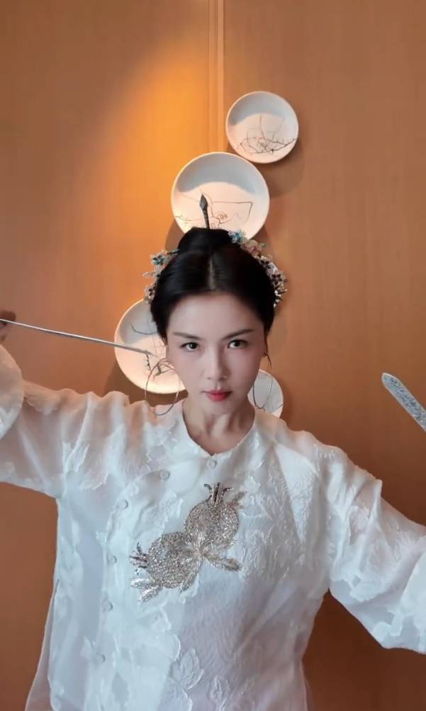 “福州三条簪”刘涛：侠女风范，眼神显坚毅-2