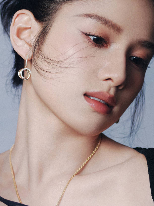张婧仪穿《黑色流苏长裙》现身华表奖-2