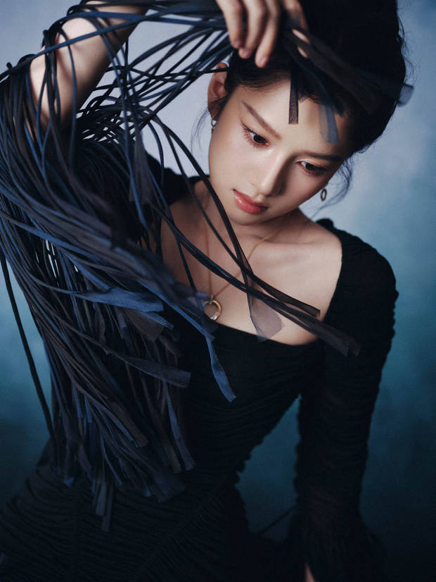 张婧仪穿《黑色流苏长裙》现身华表奖-4