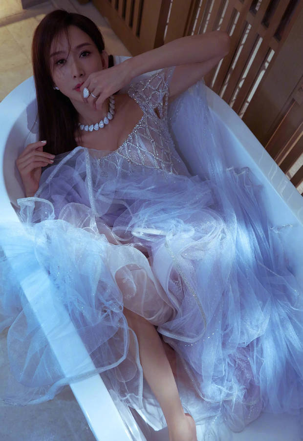 林志玲穿《珠链》仙女裙 温柔闪耀全场-1