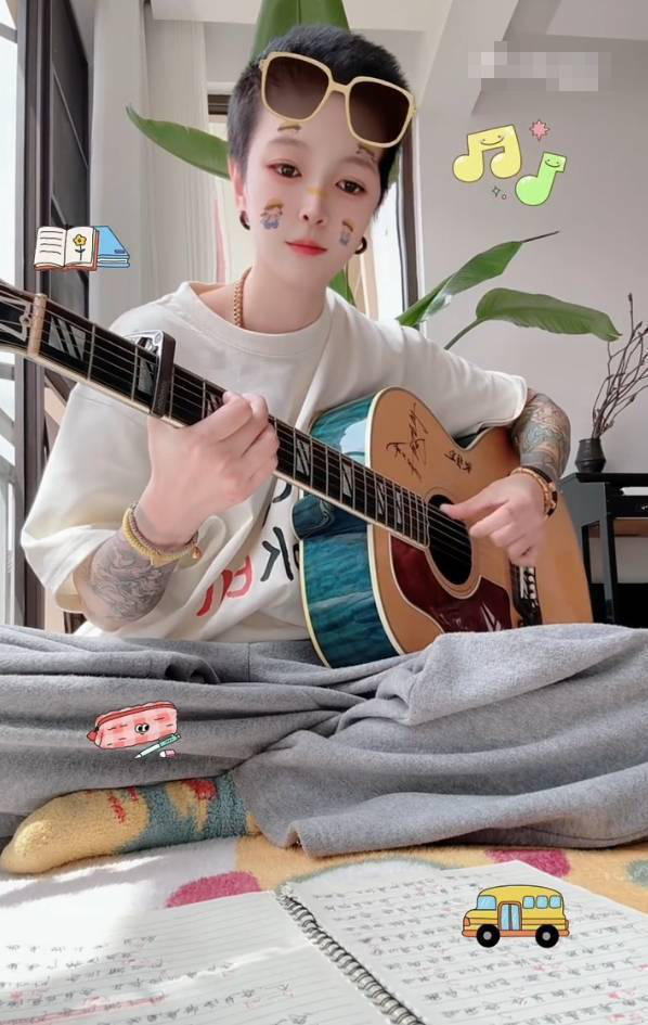 “好声音”毕夏亲述：去年车祸连开颅两次经历-1