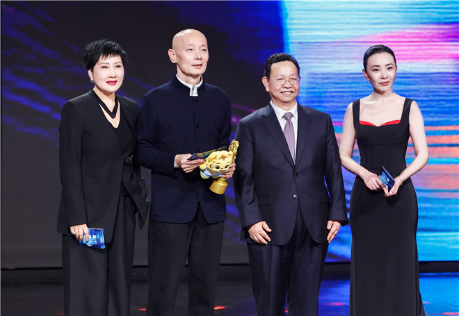 葛优、咏梅、张子枫荣获年度演员大奖-3