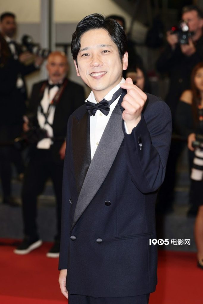 《8号出口》戛纳首映：二宫和也与小松菜奈惊艳登场！