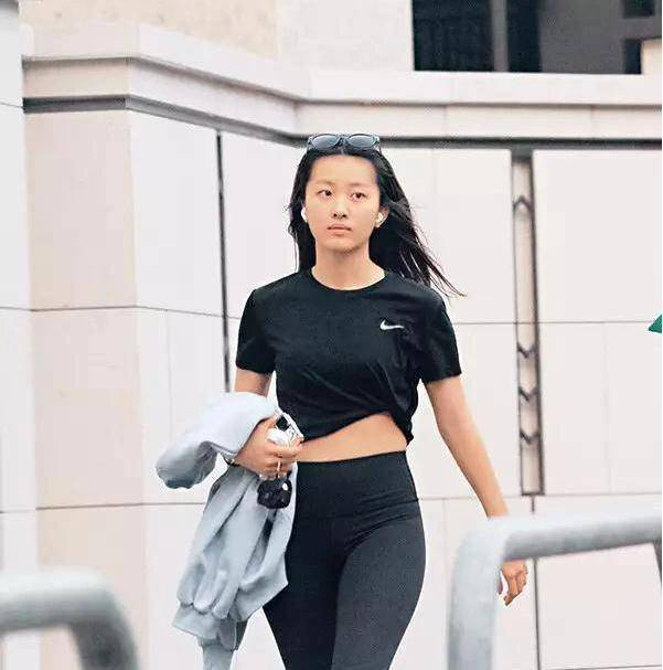 陈奕迅女儿陈康堤签约华纳出道-1