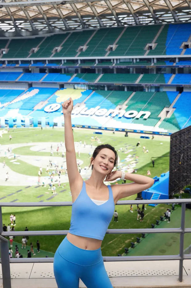 韩庚妻子卢靖姗瑜伽装亮相,孕肚微隆显马甲线-1 韩庚妻子卢靖姗瑜伽装亮相,孕肚微隆显马甲线-1