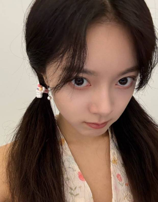 赵今麦“双马尾”配“挂脖碎花上衣” 少女活力满屏-1 赵今麦“双马尾”配“挂脖碎花上衣” 少女活力满屏-1