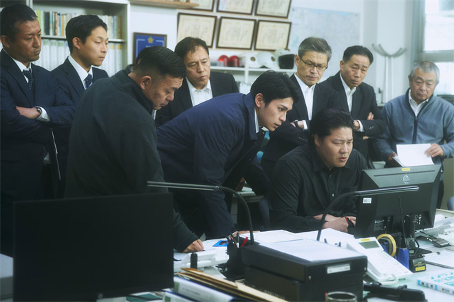 藤井道人新片《港之光》剧照曝光,真荣田乡敦担纲主演-1 藤井道人新片《港之光》剧照曝光,真荣田乡敦担纲主演-1