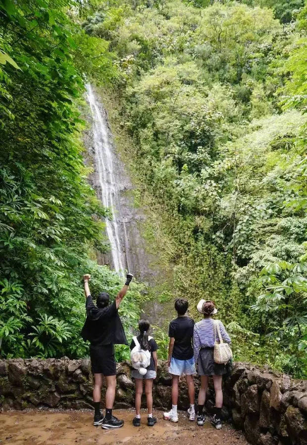 孙俪晒全家爬山照:四口同框,等等身高超妈妈-1 孙俪晒全家爬山照:四口同框,等等身高超妈妈-1