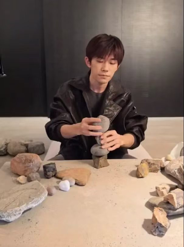 易烊千玺直播“垒石头” 17分钟观看量破千万-2 易烊千玺直播“垒石头” 17分钟观看量破千万-2