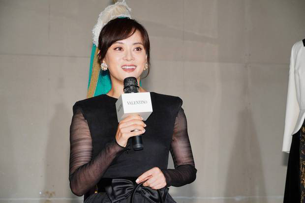 孙俪与何超莲同框:优雅知性PK甜美可人-3 孙俪与何超莲同框:优雅知性PK甜美可人-3