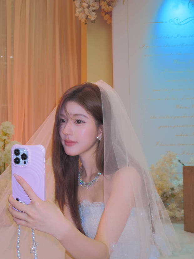 赵露思婚纱璀璨,眼神明亮,美艳动人-1 赵露思婚纱璀璨,眼神明亮,美艳动人-1