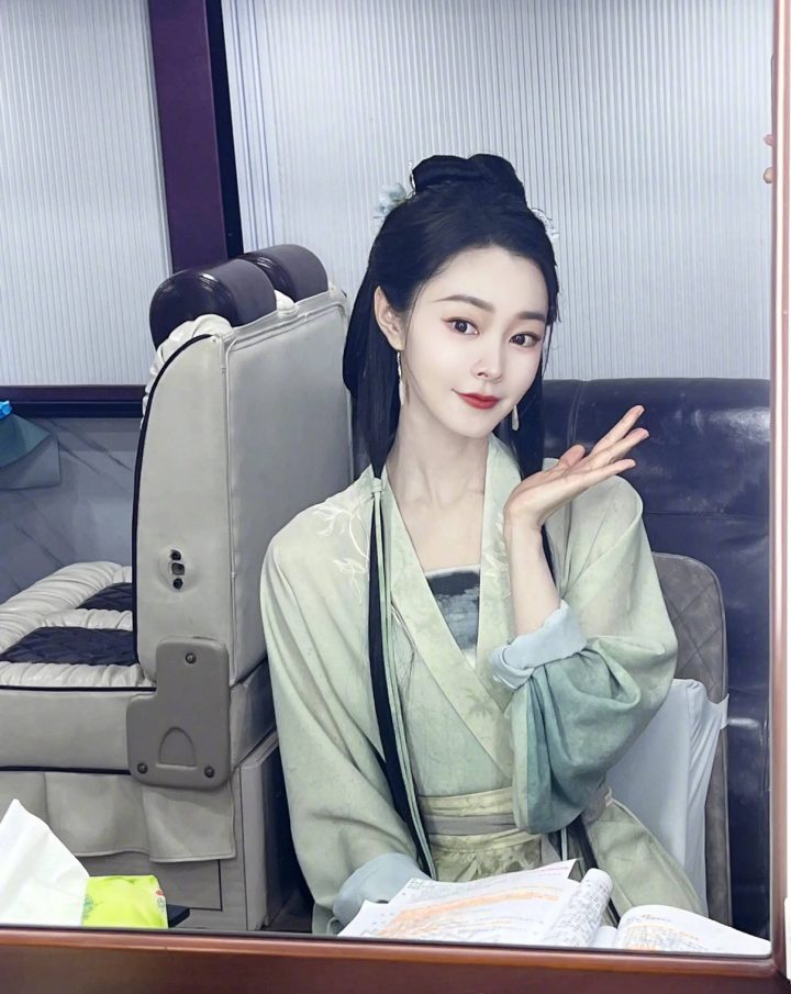 宋轶辟谣整容：新化妆师带来变化-1