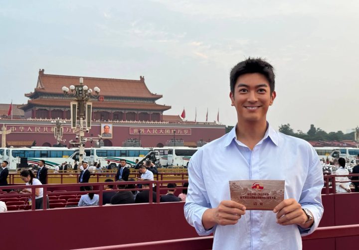 杜江观九三大阅兵:祝福祖国,和平万岁!-1 杜江观九三大阅兵:祝福祖国,和平万岁!-1