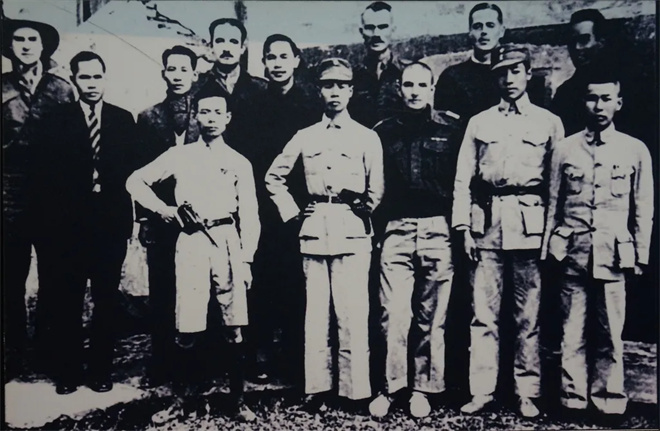 对话·伍允龙：揭秘不为人知的奇迹营救，他真血性！-1