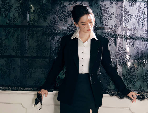 李沁黑色拖地西装裙，尽显华丽大气！-3