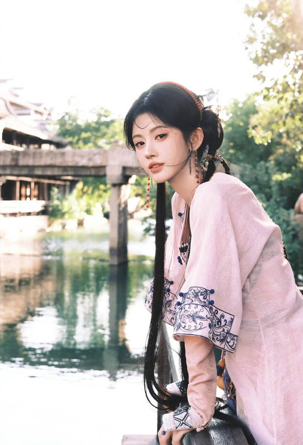 鞠婧祎粉裙俏皮嘟嘴《甜笑娇憨》-2