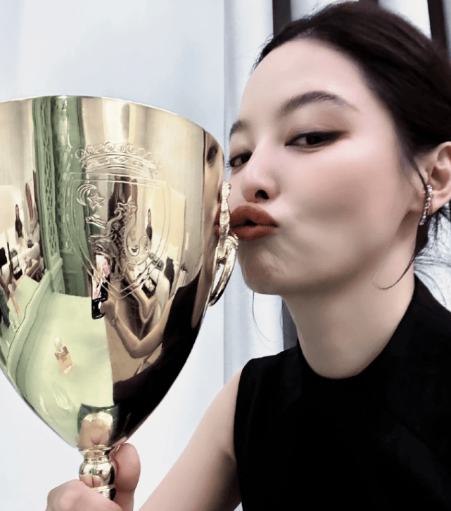 辛芷蕾坦言有野心:金钱欲望源于不留遗憾-1 辛芷蕾坦言有野心:金钱欲望源于不留遗憾-1