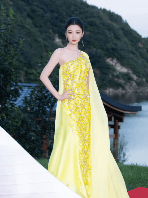 毛晓彤活动被困 急呼‘我出不去了’-1 毛晓彤活动被困 急呼‘我出不去了’-1