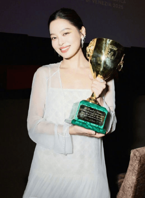 辛芷蕾谈女演员集体祝福:氛围融洽-1 辛芷蕾谈女演员集体祝福:氛围融洽-1