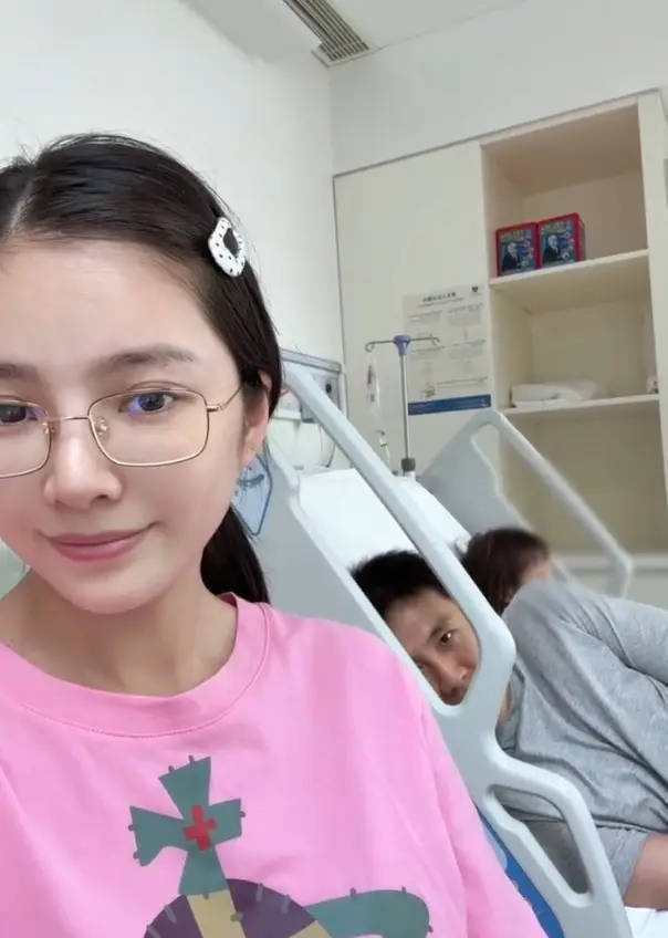 杜淳妻子谈女儿住院：脱水引发酸中毒-1