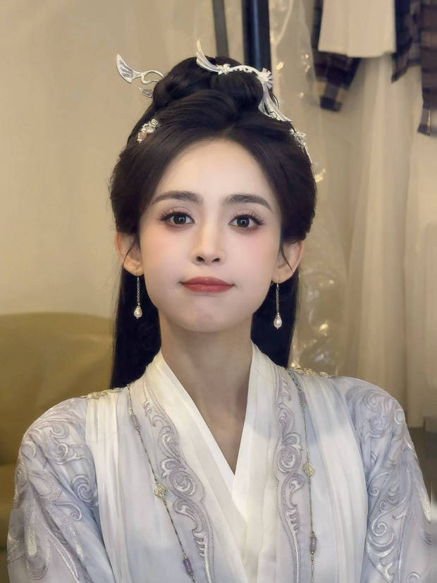 古力娜扎“古风”造型:清新可爱,甜笑“比耶”俏皮满分-2 古力娜扎“古风”造型:清新可爱,甜笑“比耶”俏皮满分-2