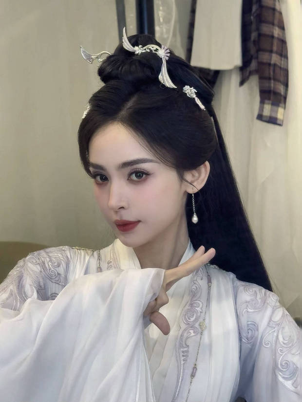 古力娜扎“古风”造型:清新可爱,甜笑“比耶”俏皮满分-4 古力娜扎“古风”造型:清新可爱,甜笑“比耶”俏皮满分-4