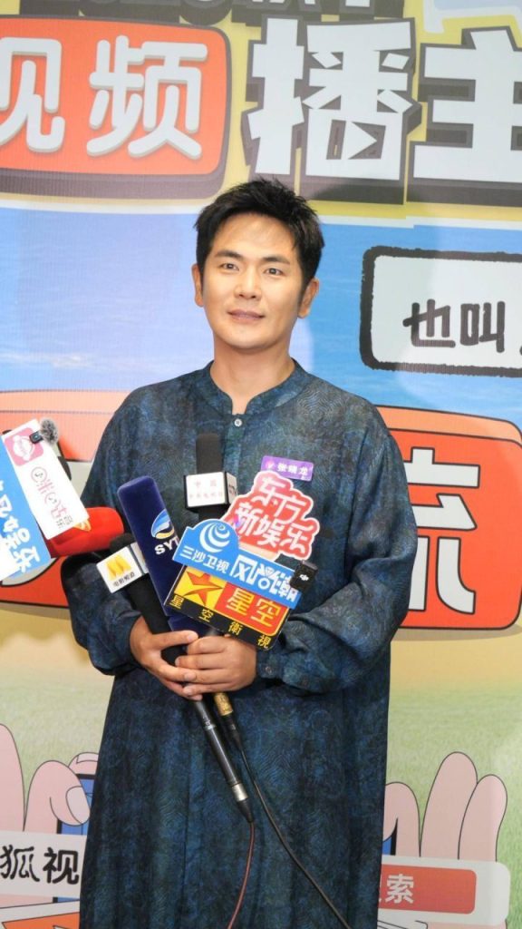张晓龙：《甄嬛传》剧组重逢，亲如一家无隔阂