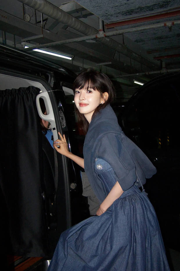 章若楠蓝色抹胸甜满分,珍珠项链添灵动少女感-2 章若楠蓝色抹胸甜满分,珍珠项链添灵动少女感-2