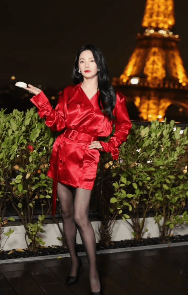 张雨绮巴黎时装周:红衣黑丝,热辣惊艳-2 张雨绮巴黎时装周:红衣黑丝,热辣惊艳-2